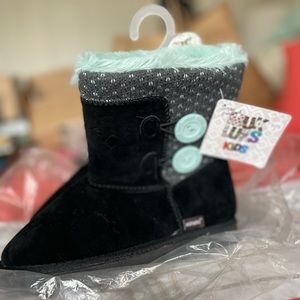 New! Kids MukLuks Boots